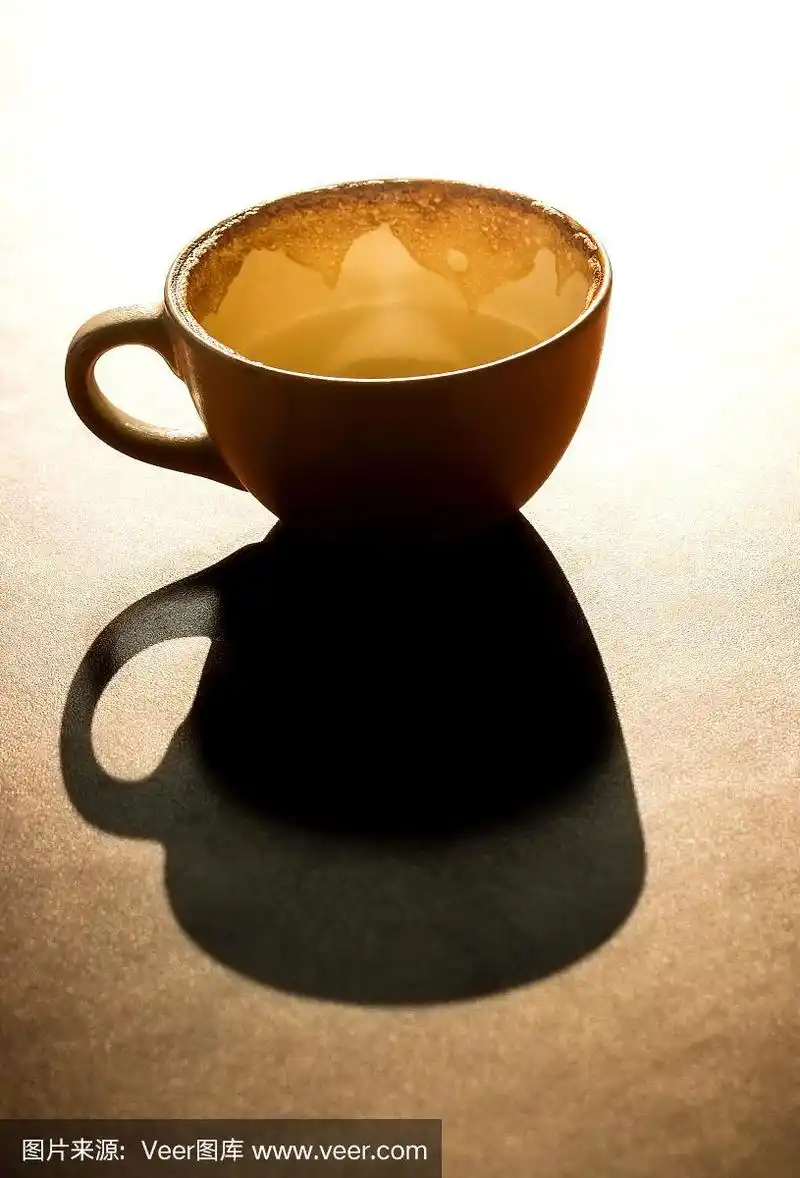 影子和杯子