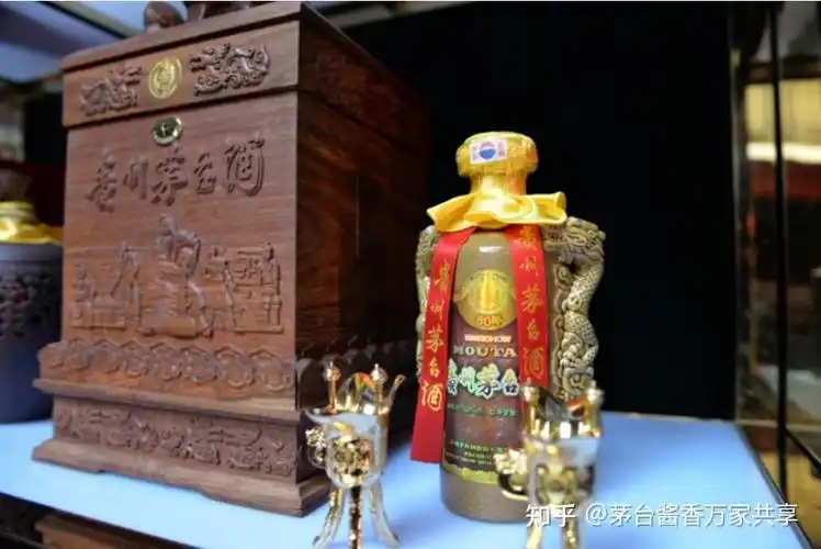 茅台酒瓶中有条玻璃龙贵吗