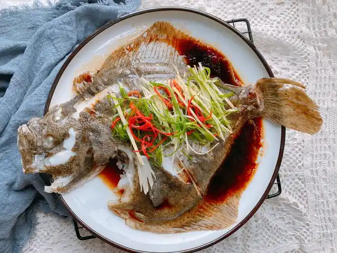 清蒸多宝鱼,牢记"2要素",简单一蒸就是硬菜,鱼肉鲜嫩无腥味