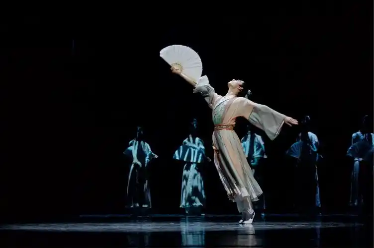 10,《纸扇书生》北京舞蹈学院中国古典舞系演出   得分:95.34