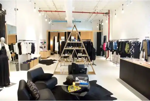 具体地址可以在reformation的官网上查到.