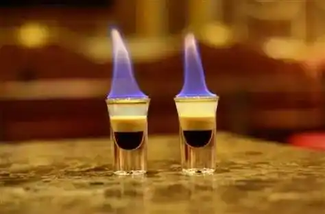 b52轰炸机"鸡尾酒之王"干马天尼林宝坚尼——来这里你就可以拥有一个