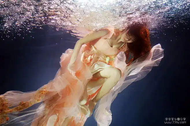 水底唯美艺术创意摄影