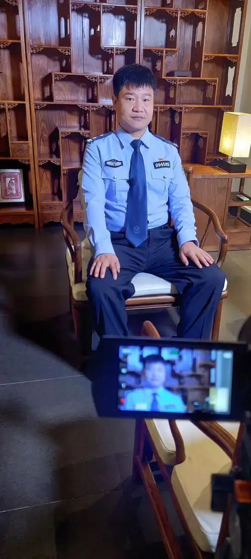 封面独家丨在线粉丝数直逼刘德华 反诈民警老陈:如果