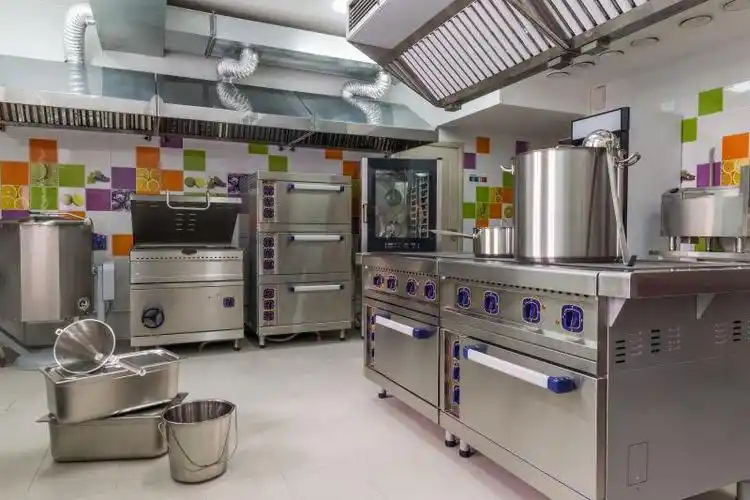 餐厅的专业厨房