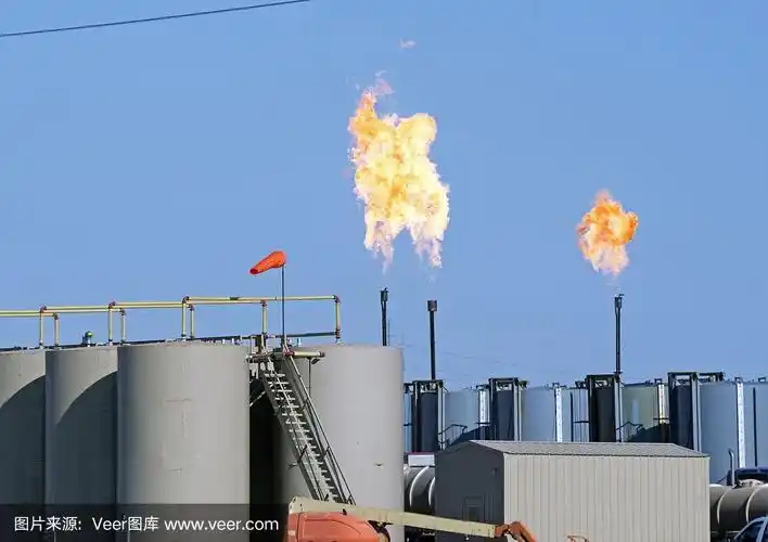 北达科他州的石油储存罐燃烧天然气