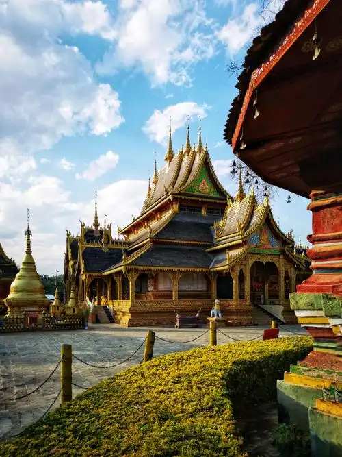 走进西双版纳的佛寺 景真八角亭 ——阿耘手机摄影