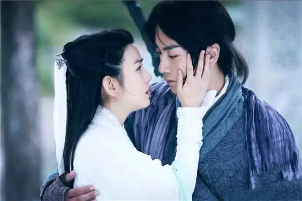 在美女如云的娱乐圈中陈晓为何一眼看上了陈妍希