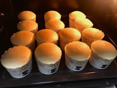 失去理智了做的纸杯戚风蛋糕