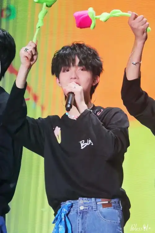 苏新皓超话#苏新皓 三代唯一全能ace#    爱是魔法    @tf家族-苏新皓