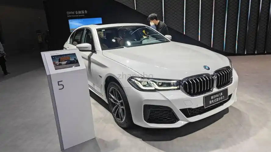 2022广州车展:宝马5系插电混动版 动力有优势