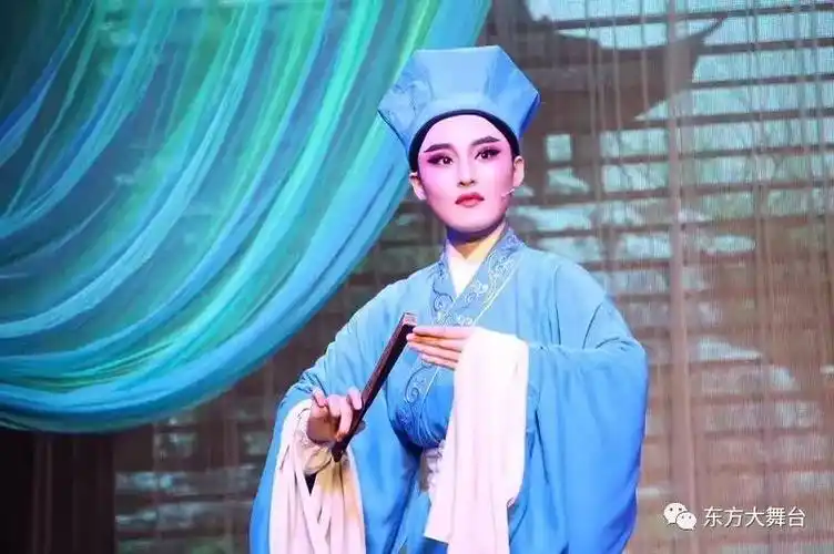 谦谦君子杨爱妮