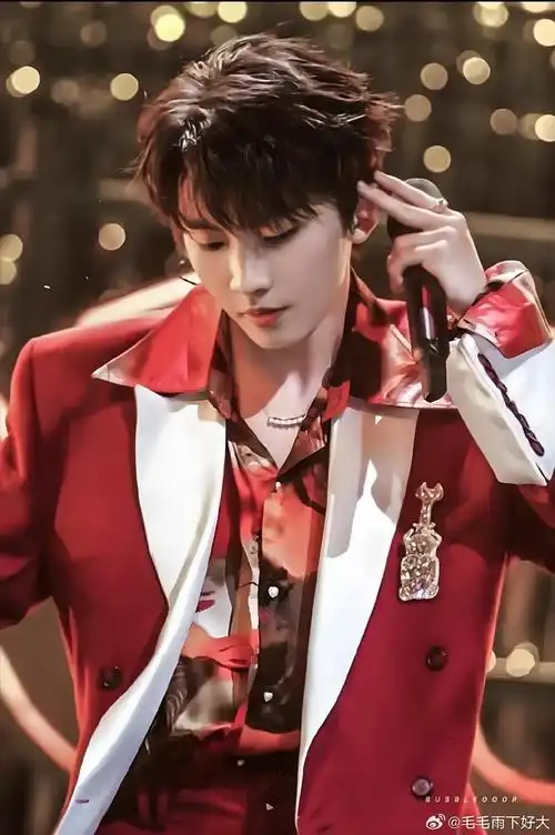 腾讯音乐由你榜#  国庆节看点红色的[色][色][色][色]马嘉祺的红衣