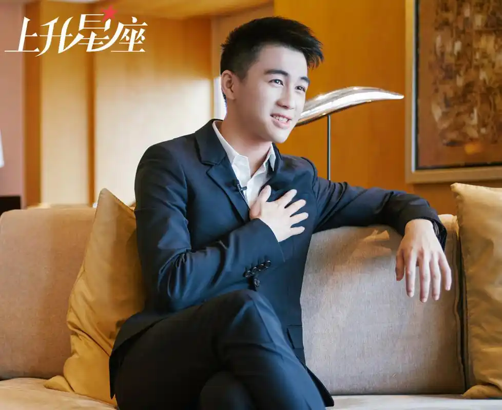 记者假设以后妹妹可能找男朋友时,何猷君也立马摆手拒绝,甚至表示想到