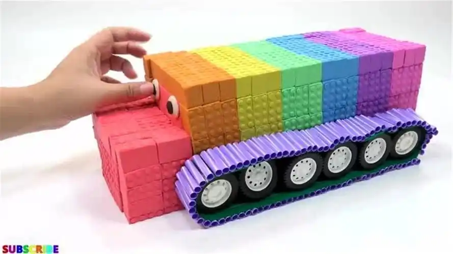 diy手工达人教你用彩色粘土制作漂亮的七彩坦克