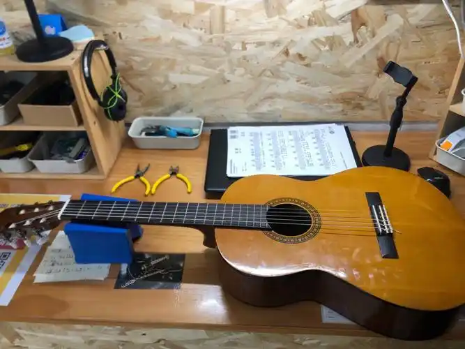 古典吉他更换琴弦