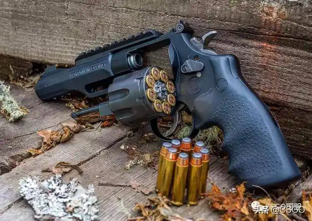男人枪圆你一个牛仔梦r8左轮手枪