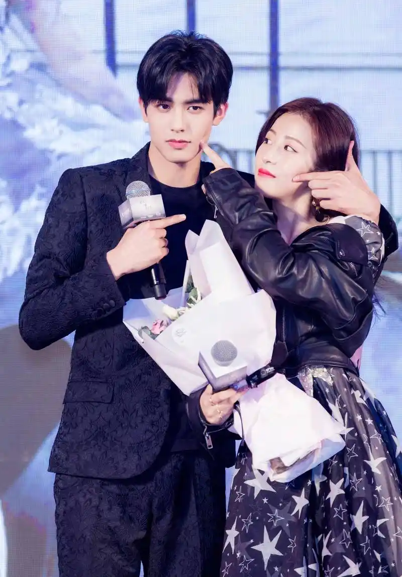 宋威龙公开好朋友名单费启鸣上榜,唯一的女生却不是关晓彤