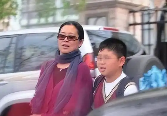 虎子:天生患有疾病,妈妈倪萍独自带我艰难求医,此生难报母亲恩