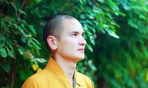 中国最帅僧人曾被无数女富婆猛追29岁招架不住剃度出家