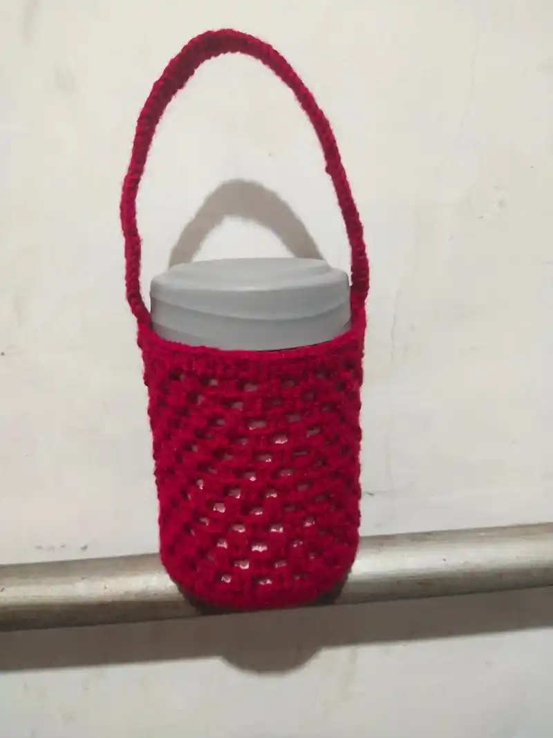 杯子冷了,给它钩了一件衣服.#钩针编织 #我的手工作品 - 抖音