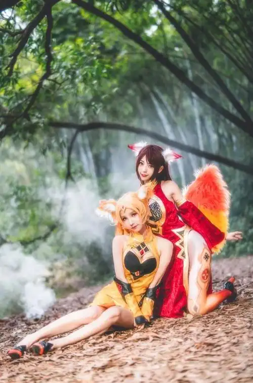 王者荣耀妲己cos 两个高颜值小姐姐萌态逆天!