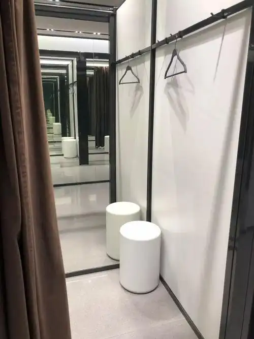 服装店的试衣间怎么布置?模仿zara,优衣库就行了