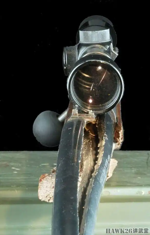 从照片上可以看出,弹壳的底火部分保持完好,没有超压破坏,说明枪机