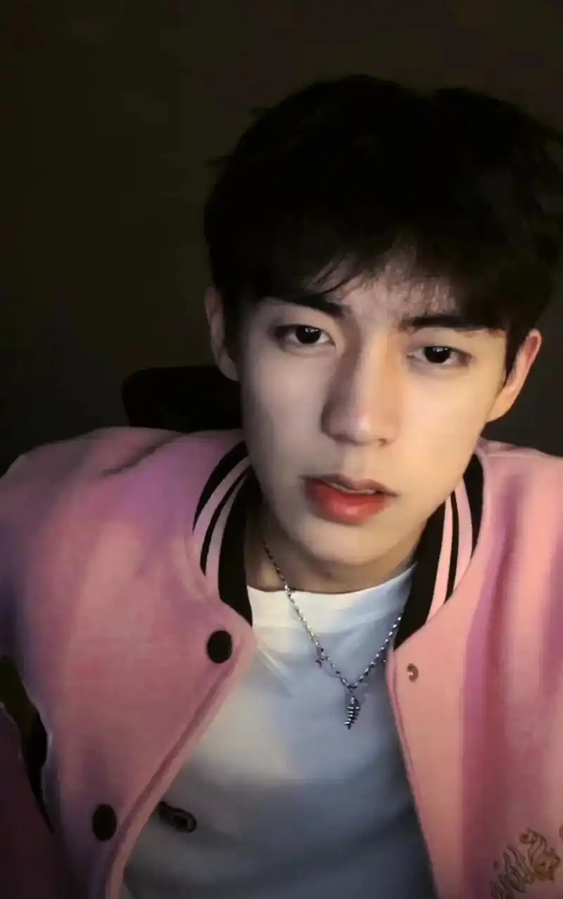 11.8#直播截图照片 #人鱼线的pdd - 抖音