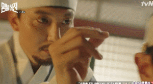 但动手时许任突然手抖无法下针.