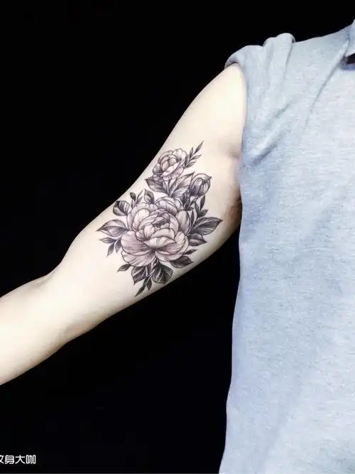 刺青花 不仅限于女生 男生也帅帅哒_纹身图案手稿图片_余倩倩的纹身