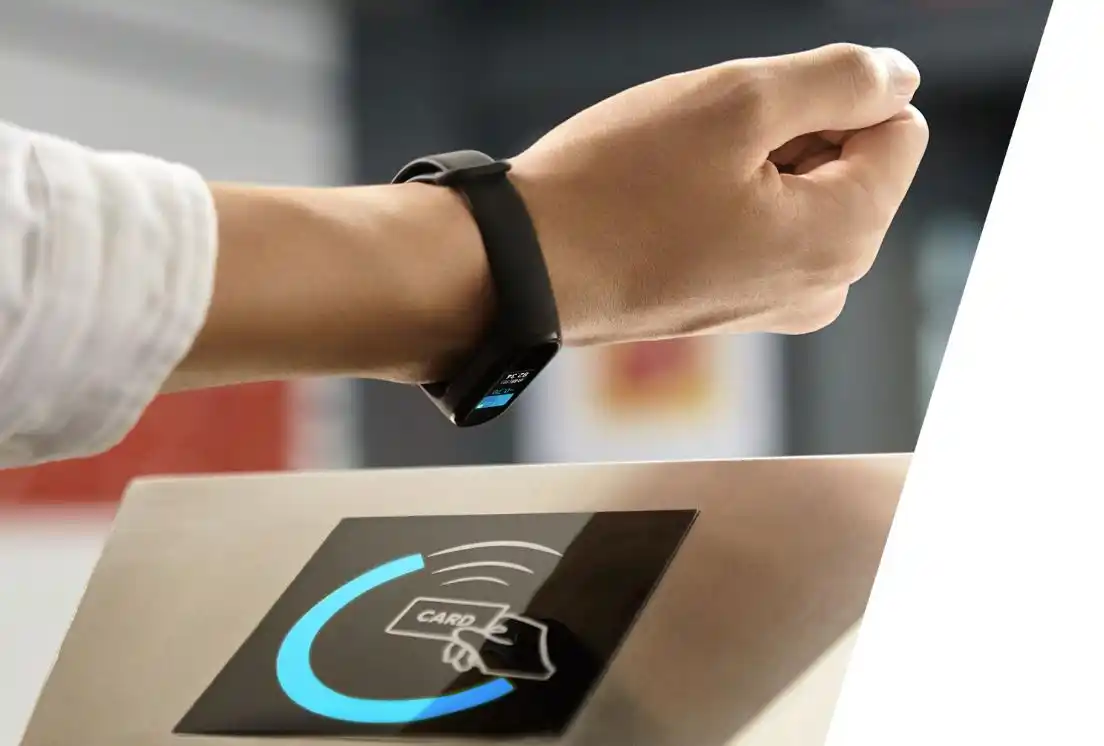 小米手环5登场,远程拍照,测血氧,屏下镜头概率低