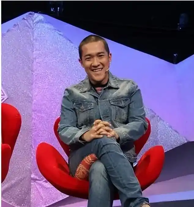 回顾二婚嫁给张丰毅为了当好继母29年不要孩子她到底有多忍