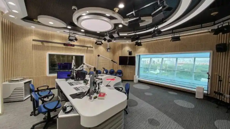 融媒体 新跨越 ——广东广播电视台广播频率启用融媒直播室__财经头条