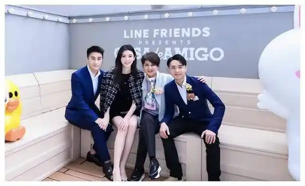 接手酒店奚梦瑶现身葡京打扮洋气神似贵妇与婆婆合影显亲密