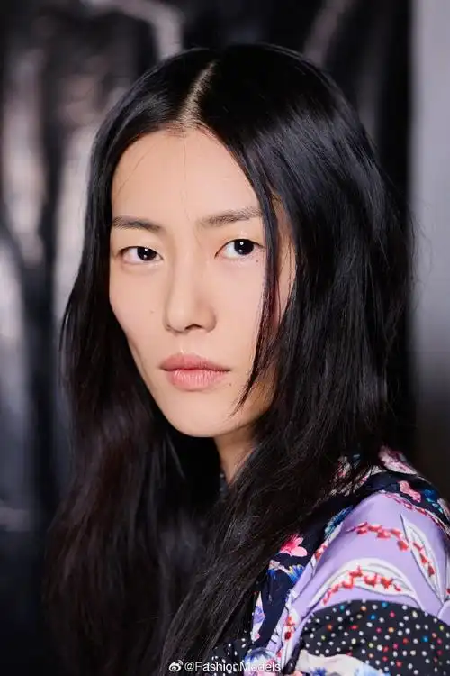 #刘雯##刘雯一天连走3场秀#