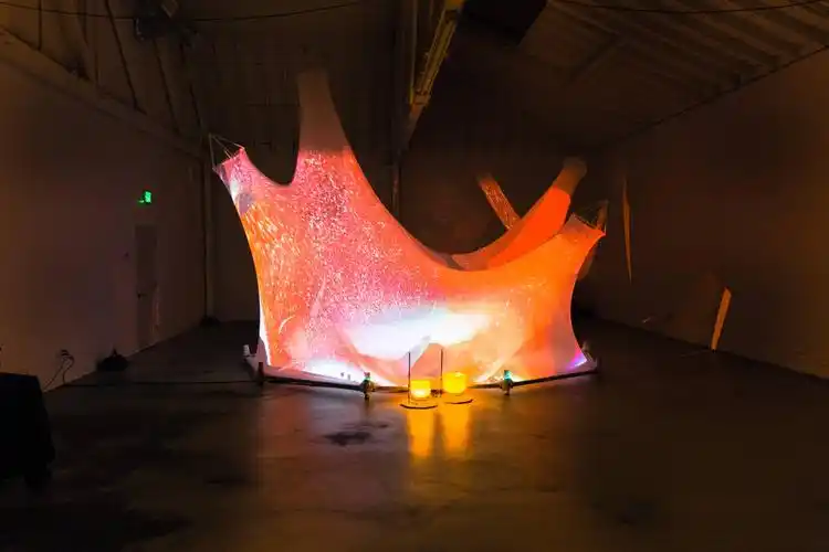 沉浸式互动投影艺术装置indigofield