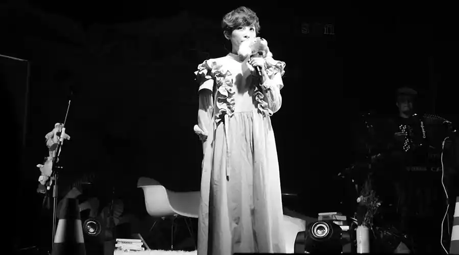 魏如萱《门》2016年现场版 骄傲抬起头,假装没什么 怕你忘了我