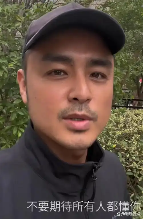 黑眼圈胡子拉碴神情憔悴明道近照曝光不少网友的担忧