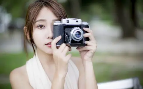 性感美女户外写真电脑壁纸