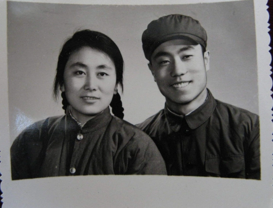 70年代老一辈的结婚照,图一郎才女貌,最后一张大为惊艳!