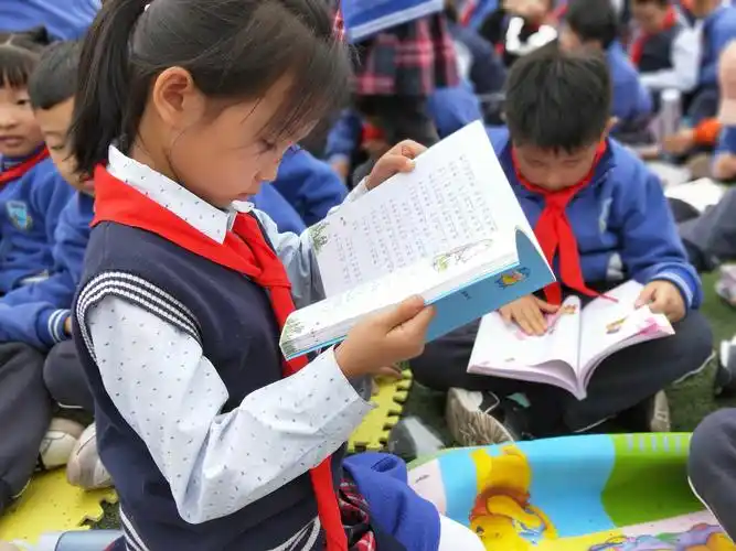 读书的孩子最可爱