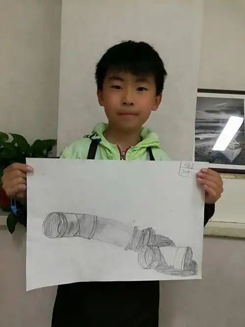 溢彩美术2019学期色彩素描班第二十一节—素描水管写生