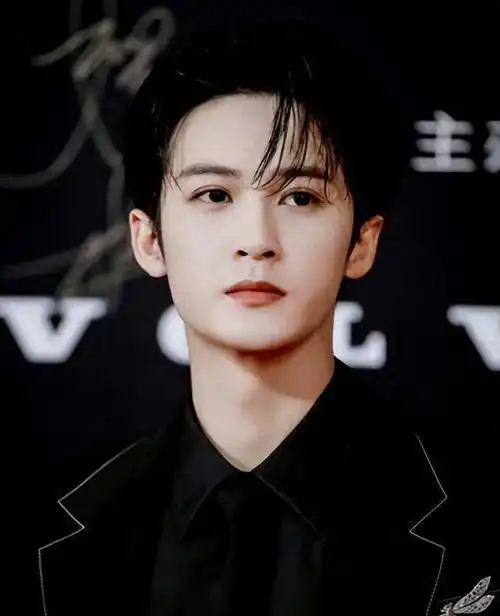 长得玉树临风,却栽在"身高矮"上,这6位男星被身高拖后腿了