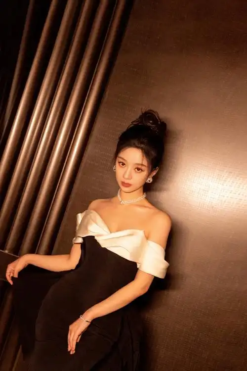 徐好cos赫本##徐好一字肩黑白公主裙