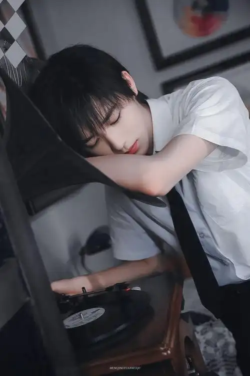 宋亚轩,一个让你在妈粉和女友粉之间无缝切换的人(又加了好些图)