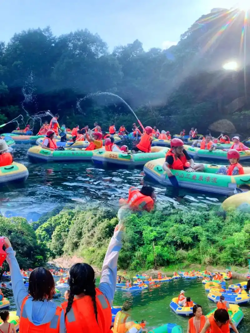 九江庐山三叠泉漂流 正式开漂!九江最值得去的漂流圣地,三叠泉 - 抖音