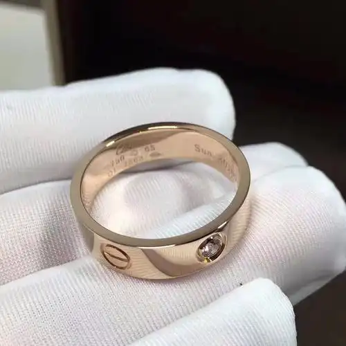 卡地亚戒指内侧写的这些是什么意思?