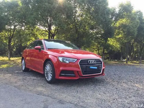 红色奥迪a314t两厢舒适版提车作业只上图