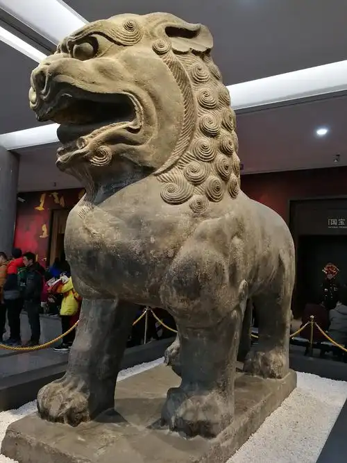 一样的肃穆安宁……西安与南京,都是气势恢宏,一个顺陵走狮,一个飞狮